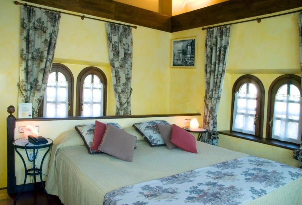 Hotel Palacete Real Villamayor  Екстериор снимка
