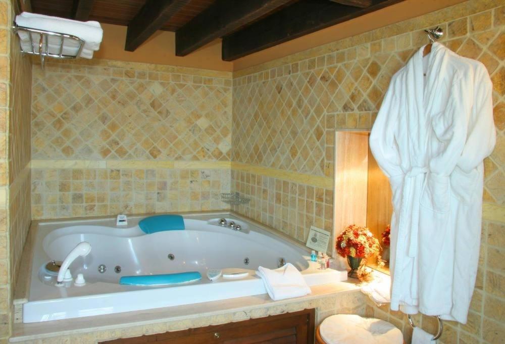 Hotel Palacete Real Villamayor  Екстериор снимка